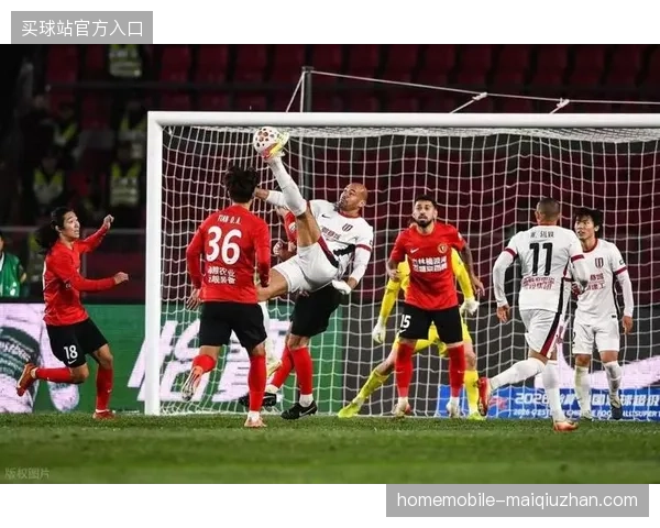 巴西中锋费利佩连续高难度进球，展现蓉城锋线球员的超强个人能力